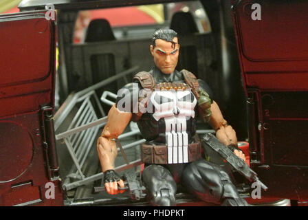 Carattere di finzione di PUNISHER MARVEL film e fumetti. PUNISHER azione figura giocattoli in varie dimensioni display per il pubblico. Foto Stock