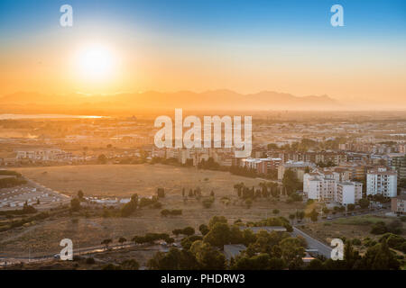 Tramonto sulla città europian Foto Stock