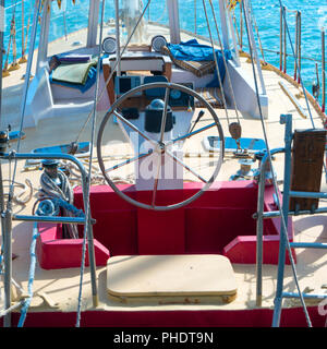 Volante su yacht Foto Stock