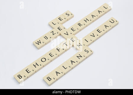 Scrabble parole correlate alla parola vita in olandese Foto Stock