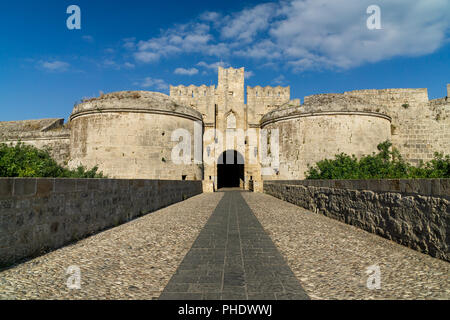 Vista del Amboise-Gate in Rodi città vecchia, Grecia Foto Stock