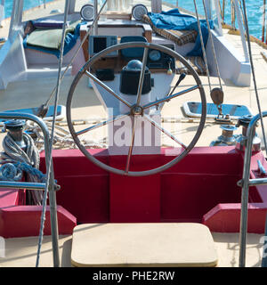 Volante su yacht Foto Stock