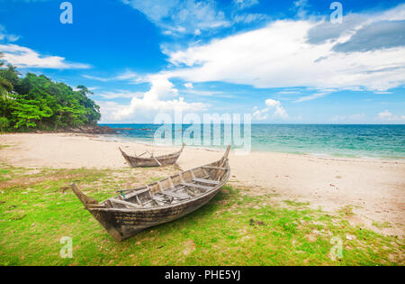 La spiaggia e la pesca in barca, koh Lanta, Thailandia Foto Stock