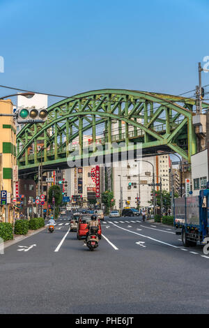 Tokyo, nel quartiere Chiyoda - 5 Agosto 2018 : Shoheibashi ponte sul fiume Kanda vicino a Akihabara Electric Town Foto Stock