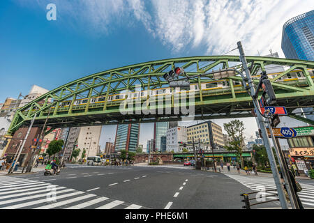 Tokyo, nel quartiere Chiyoda - 5 Agosto 2018 : Shoheibashi ponte sul fiume Kanda vicino a Akihabara Electric Town Foto Stock