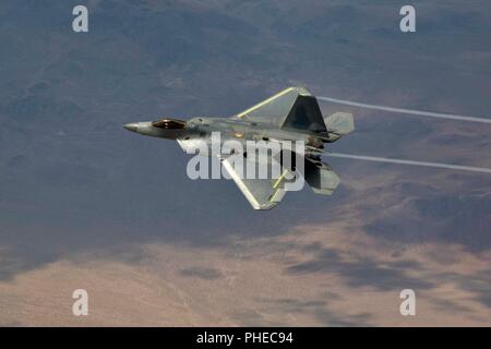 F-22 Raptor 4006 fa il suo secondo volo luglio 18 a seguito di un esteso lavoro di rinnovo per farlo tornare nell'aria. (Foto di cortesia da Christopher Higgins/Lockheed Martin) Foto Stock