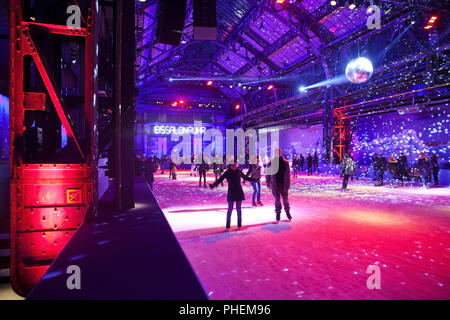 Skater nel EisSalon Ruhr, Jahrhunderthalle, Bochum, Renania settentrionale-Vestfalia, Germania, Europa Foto Stock