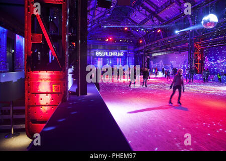 Skater nel EisSalon Ruhr, Jahrhunderthalle, Bochum, Renania settentrionale-Vestfalia, Germania, Europa Foto Stock