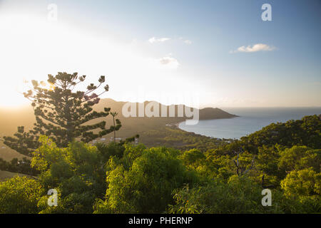 Firenze Bay su Magnetic Island in sunset Foto Stock