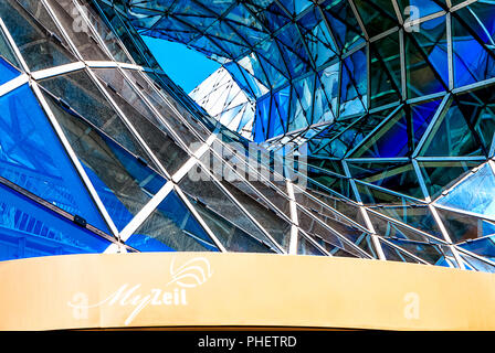 Spettacolare tetto della MyZeil Shopping Mall a Francoforte, Germania Foto Stock