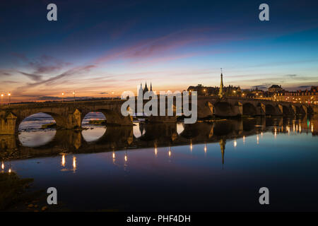 Jacques-Gabriel ponte sopra il fiume Loira a Blois, Francia Foto Stock