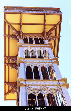 Lisbona, Portogallo Santa Justa Elevator vista da vicino Foto Stock