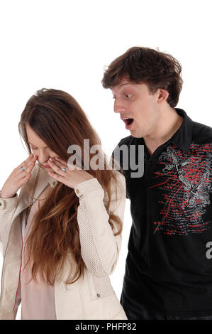 L'uomo grida arrabbiato con la sua ragazza Foto Stock