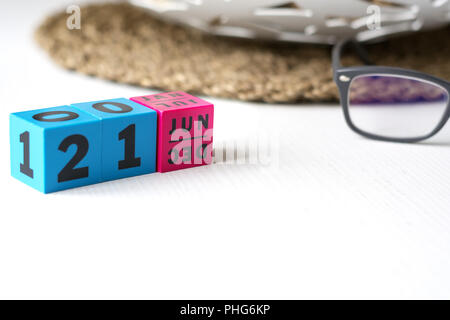 Calendario perpetuo di legno fissato al 9th giugno Foto stock - Alamy