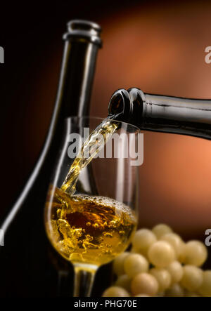 Il vino versato in tutte le sue forme Foto Stock