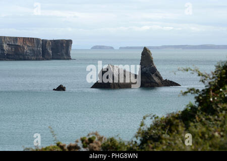 Chiesa Rock vicino ampia oasi Pembrokeshire Coast path Foto Stock