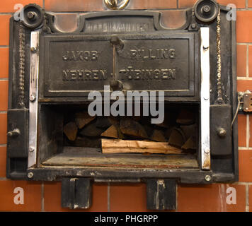 Woodstove; forno di cottura; log; Foto Stock