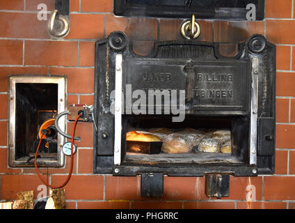 Woodstove; forno; forno; bakehouse; pane; gli agricoltori pane; Foto Stock