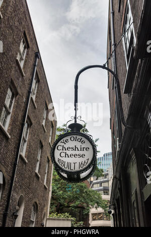 Ye Olde Cheshire Cheese, vintage pub, Fleet Street, Londra, Inghilterra, Regno Unito Foto Stock