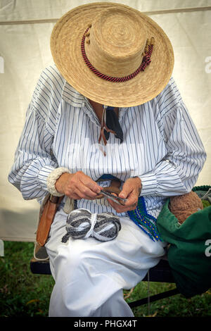 Sutler a militare inglese,Royal Nancy,American accampamento militare con reenactors con pirati,Voyageurs e la Royal Navy è cresciuto a pistola Foto Stock