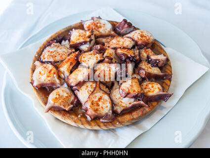 Stile galiziano octopus, pulpo a la gallega Foto Stock