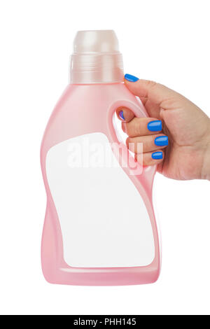 La mano e la bottiglia di plastica con etichetta vuota Foto Stock
