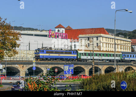 Treno veloce a Usti nad Labem (Repubblica Ceca) Foto Stock