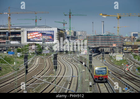 Neubau, Bahnhof Warschauer Strasse, Friedrichshain di Berlino, Deutschland Foto Stock