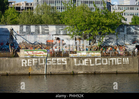 YAAM, Stralauer Platz, Friedrichshain di Berlino, Deutschland Foto Stock