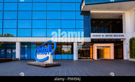 Santa Clara, CA/STATI UNITI D'America - 31 Agosto, 2018: Intel Corporation Headquarters Building. Foto Stock