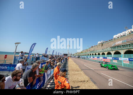 Brighton, Inghilterra. 1 settembre 2018, 200 automobili e motociclette 75 prendere parte durante la 113Brighton Speed Trials sul lungomare di Brighton di Madeira Drive, centinaia di spettatori si sono riuniti per guardare l'azione nella gloriosa castrato, Brighton, Inghilterra.© Jason Richardson / Alamy Live News Foto Stock