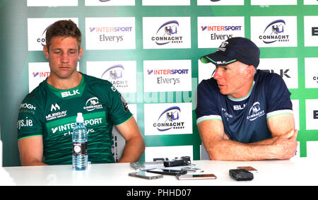 Campo Sportivo di Galway e Galway, Irlanda. 1 Sep, 2018. Guinness Pro14 rugby, Connacht rispetto a Glasgow; Connacht Head Coach Andy amico e Kyle Godwin parlare durante il match post conferenza stampa Credito: Azione Sport Plus/Alamy Live News Foto Stock