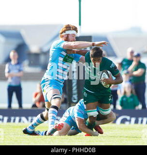 Campo Sportivo di Galway e Galway, Irlanda. 1 Sep, 2018. Guinness Pro14 rugby, Connacht rispetto a Glasgow; Jarrad Butler cerca un modo per andare avanti per il Connacht Credito: Azione Sport Plus/Alamy Live News Foto Stock