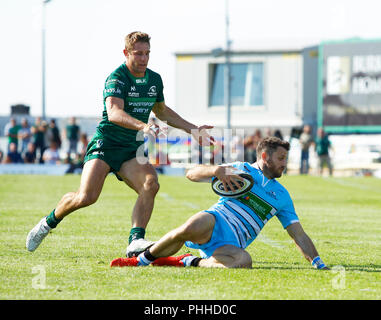 Campo Sportivo di Galway e Galway, Irlanda. 1 Sep, 2018. Guinness Pro14 rugby, Connacht rispetto a Glasgow; Tommy Seymour (Glasgow Warriors) riceve la palla avanti di Kyle Godwin (Connacht) Credito: Azione Sport Plus/Alamy Live News Foto Stock