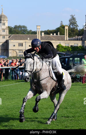 Stamford Lincs, Regno Unito. Il 1 settembre 2018. Oliver Townend (Gran Bretagna) Classe Ballaghmor Burghley Horse Trials 2018 Credit: Stephen Davis/Alamy Live News Foto Stock