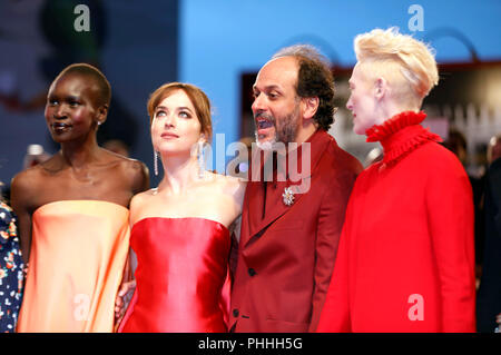 Venezia, Italia. Il 1° settembre 2018. Alek Wek, Dakota Johnson, Luca Guadagnino e Tilda Swinton frequentando il 'Suspiria' premiere al settantacinquesimo Venice International Film Festival presso il Palazzo del Cinema il 01 settembre 2018 a Venezia, Italia. Credito: Geisler-Fotopress GmbH/Alamy Live News Foto Stock