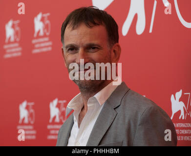 Direttore David Oelhoffen al photocall per il film Freres Ennemis (chiudere i nemici) al 75mo Festival del Cinema di Venezia, sabato 1 settembre 2018, Venezia Lido, Italia. Foto Stock