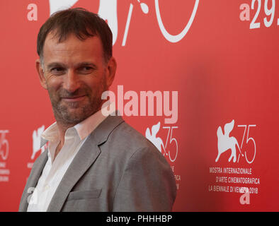 Direttore David Oelhoffen al photocall per il film Freres Ennemis (chiudere i nemici) al 75mo Festival del Cinema di Venezia, sabato 1 settembre 2018, Venezia Lido, Italia. Foto Stock