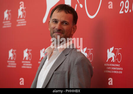 Direttore David Oelhoffen al photocall per il film Freres Ennemis (chiudere i nemici) al 75mo Festival del Cinema di Venezia, sabato 1 settembre 2018, Venezia Lido, Italia. Foto Stock