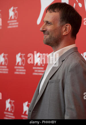 Direttore David Oelhoffen al photocall per il film Freres Ennemis (chiudere i nemici) al 75mo Festival del Cinema di Venezia, sabato 1 settembre 2018, Venezia Lido, Italia. Foto Stock