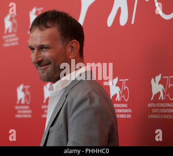 Direttore David Oelhoffen al photocall per il film Freres Ennemis (chiudere i nemici) al 75mo Festival del Cinema di Venezia, sabato 1 settembre 2018, Venezia Lido, Italia. Foto Stock
