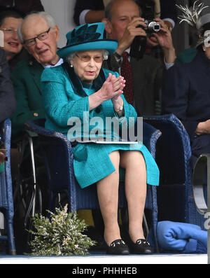 Braemar, UK. Il 1° settembre 2018. La regina assiste il Braemar Gathering. Sua Maestà la Regina Elisabetta II unite da Prince Charles, Principe del Galles e la principessa Anne, partecipare a Braemar Royal raccolta nelle Highlands Scozzesi. Foto di Andrew Parsons / Parsons Media Credito: Andrew parsons/Alamy Live News Foto Stock