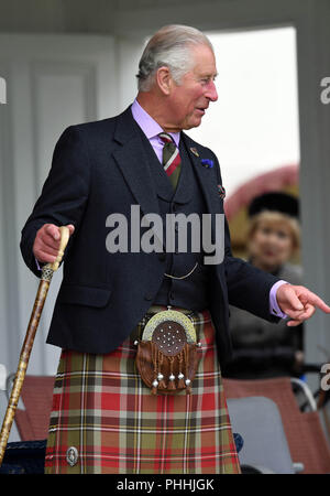 Braemar, UK. Il 1° settembre 2018. La regina assiste il Braemar Gathering. Sua Maestà la Regina Elisabetta II unite da Prince Charles, Principe del Galles e la principessa Anne, partecipare a Braemar Royal raccolta nelle Highlands Scozzesi. Foto di Andrew Parsons / Parsons Media Credito: Andrew parsons/Alamy Live News Foto Stock