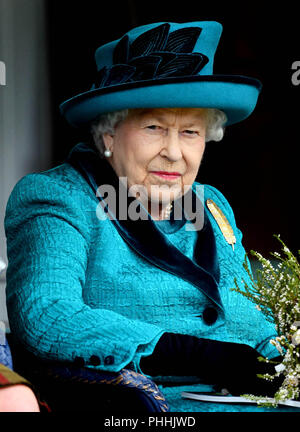 Braemar, UK. Il 1° settembre 2018. La regina assiste il Braemar Gathering. Sua Maestà la Regina Elisabetta II unite da Prince Charles, Principe del Galles e la principessa Anne, partecipare a Braemar Royal raccolta nelle Highlands Scozzesi. Foto di Andrew Parsons / Parsons Media Credito: Andrew parsons/Alamy Live News Foto Stock