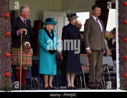 Braemar, UK. Il 1° settembre 2018. La regina assiste il Braemar Gathering. Sua Maestà la Regina Elisabetta II unite da Prince Charles, Principe del Galles e la principessa Anne, partecipare a Braemar Royal raccolta nelle Highlands Scozzesi. Foto di Andrew Parsons / Parsons Media Credito: Andrew parsons/Alamy Live News Foto Stock