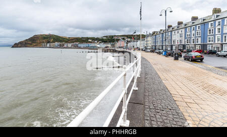 Skyline di Aberystwyth sulla costa di Ceredigion, in Galles, Regno Unito Foto Stock