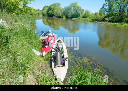 Due kayak in piedi in acqua Foto Stock