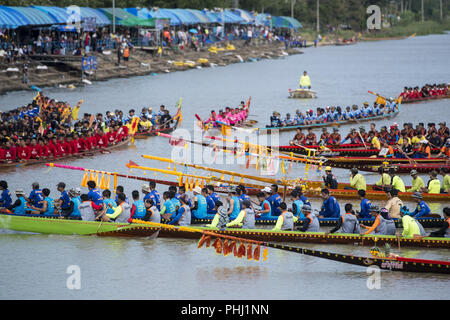 Thailandia ISAN PHIMAI barca lunga gara Foto Stock