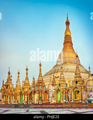 Shwedagon pagoda in Yangon. Myanmar. Foto Stock