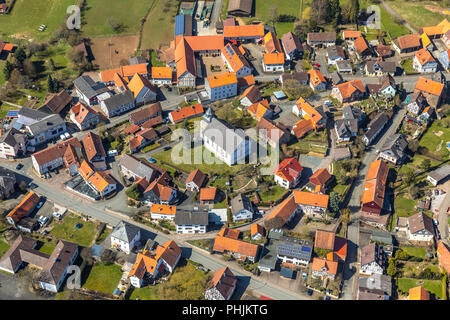 Comunità Vöhl con la Chiesa Martinskirche Vöhl in Vöhl, distretto Waldeck-Frankenberg in Hessen, Edersee e nel parco naturale Kellerwald-Edersee, nazionale pa Foto Stock